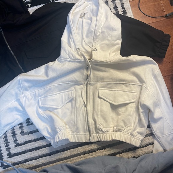 Bundle of 3 crop sweatshirts size LARGE EUC/NWOT - Picture 4 of 5